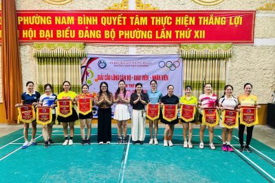 Trường Mầm non Nam Bình tổ chức  “Giải cầu lông cán bộ, giáo viên, nhân viên lần thứ nhất ”   Chào mừng kỷ niệm 43 năm ngày Nhà giáo Việt Nam