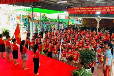 TRƯỜNG MẦM NON NAM BÌNH TỔ CHỨC CHƯƠNG TRÌNH “TÔI YÊU VIỆT NAM” VỚI CHỦ ĐỀ “AN TOÀN GIAO THÔNG LÀ NỤ CƯỜI TRẺ THƠ” NĂM HỌC 2025–2026